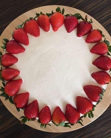 Tort śmietanowy z owocami5